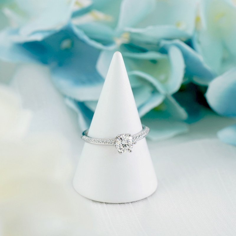 星鑽鑲連 單鑽莫桑石純銀戒指 - 戒指 - 純銀 銀色