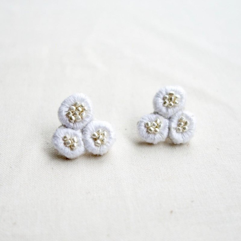 Flower shape D - Earrings & Clip-ons - Cotton & Hemp White