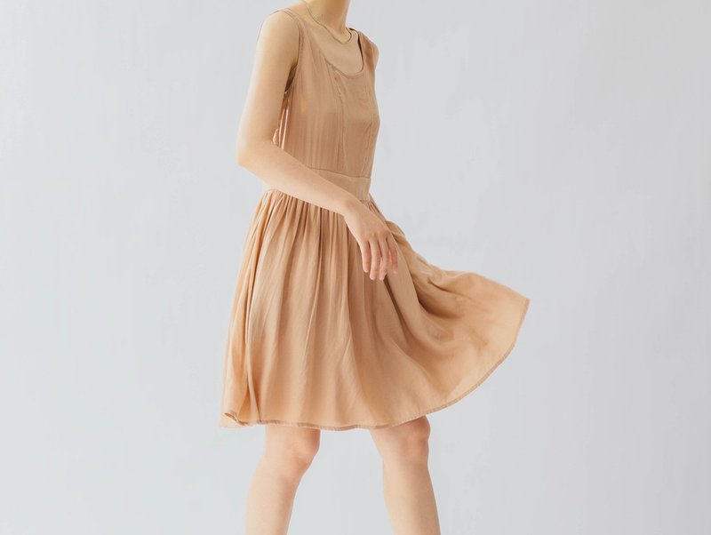 French retro dancer ballet girl drape silky dress - ชุดเดรส - ผ้าฝ้าย/ผ้าลินิน สีกากี