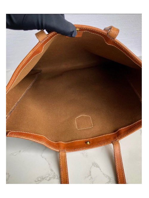LA LUNE] Medieval second-hand Celine presbyopic leather camera bag  cross-body side-back shoulder bag - Shop LA LUNE Vintage: Antiques from  Japan Messenger Bags & Sling Bags - Pinkoi