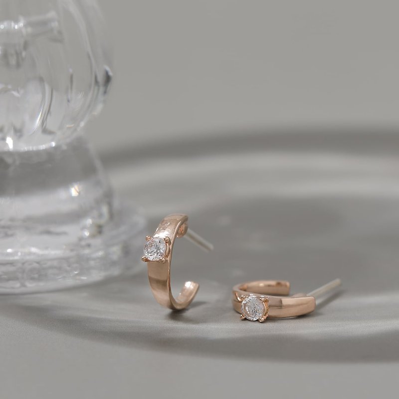 Crescent Stone PG - Small circle crystal post earrings with sparkling cubic zirconia in pink gold - ต่างหู - โลหะ สึชมพู