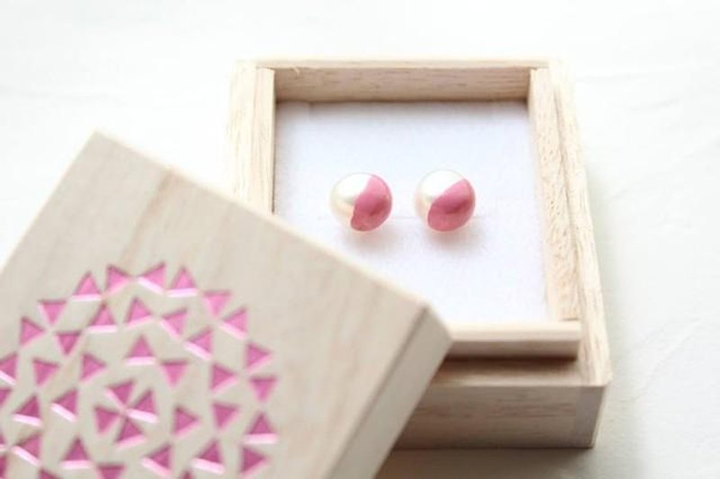 Color lacquer of two-tone Pearl Earrings (peach) - ต่างหู - โลหะ 