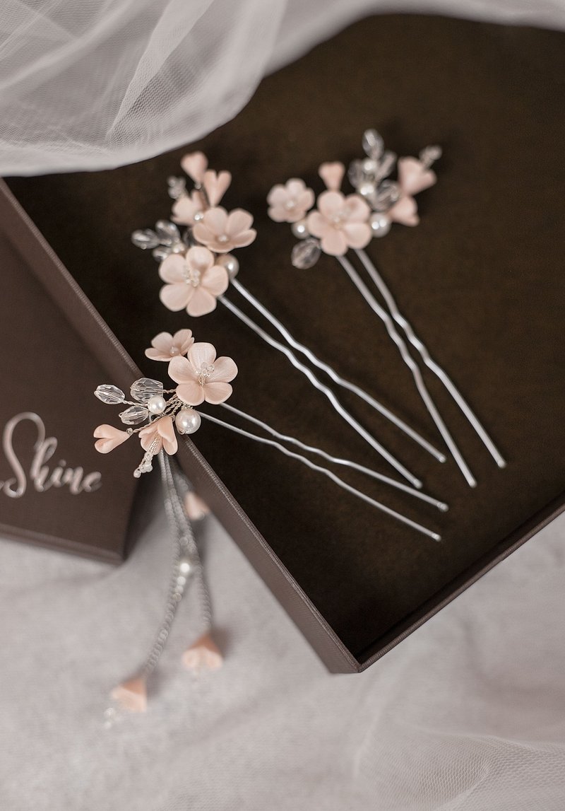 Pink flower hair pin, Sakura bridal head piece, Pearl wedding earring jewelry - เครื่องประดับผม - ดินเหนียว สึชมพู