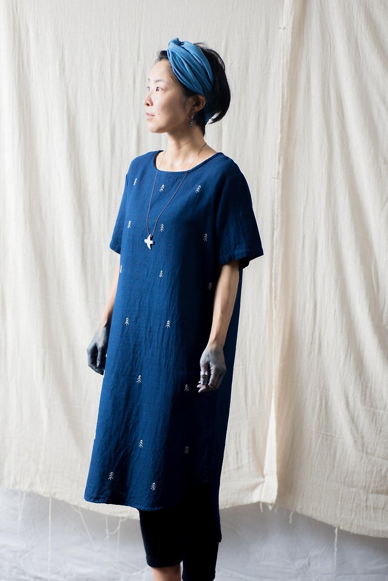 Indigo Natural Dyed | Pine tree dress - 連身裙 - 棉．麻 藍色