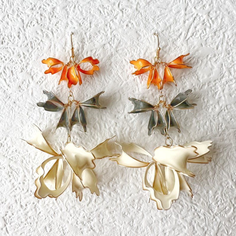 Flower-inspired wire accessories - Earrings & Clip-ons - Other Metals 