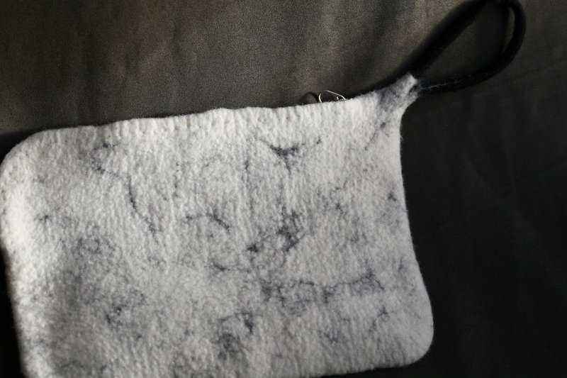 手拿式大理石紋羊毛收納袋 - 手拿包 - 羊毛 白色