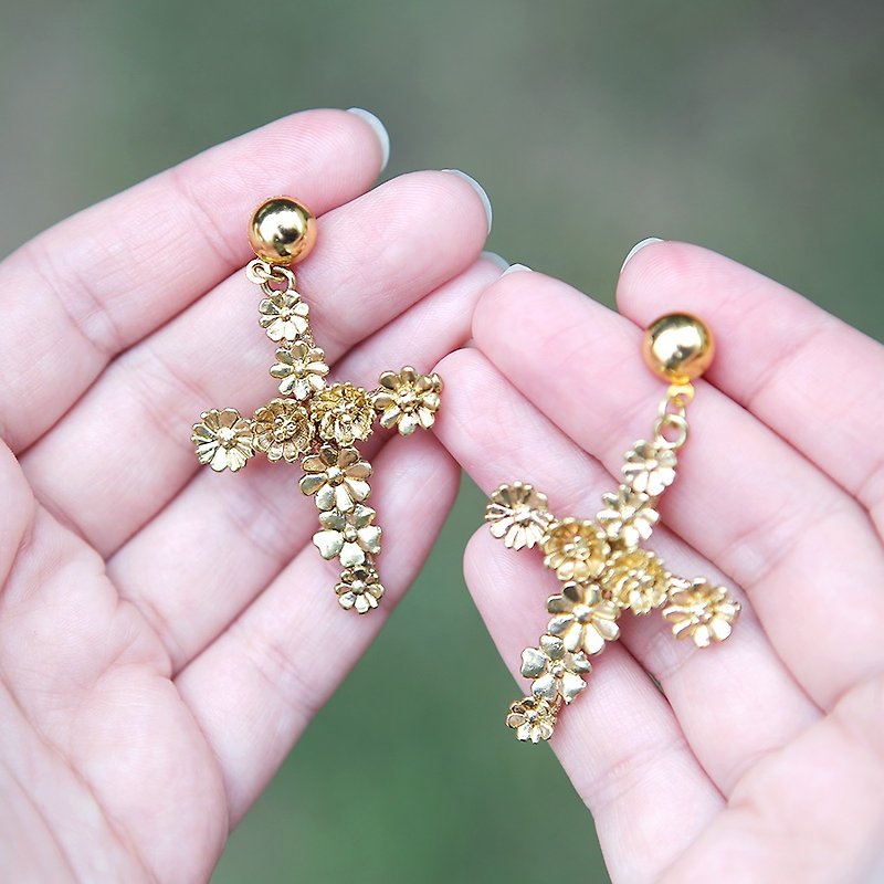 Flower Cross Earrings, Floral Cross Earrings, Cross Earrings, Cross Jewelry, Crucifix Earrings - 耳環/耳夾 - 其他金屬 金色