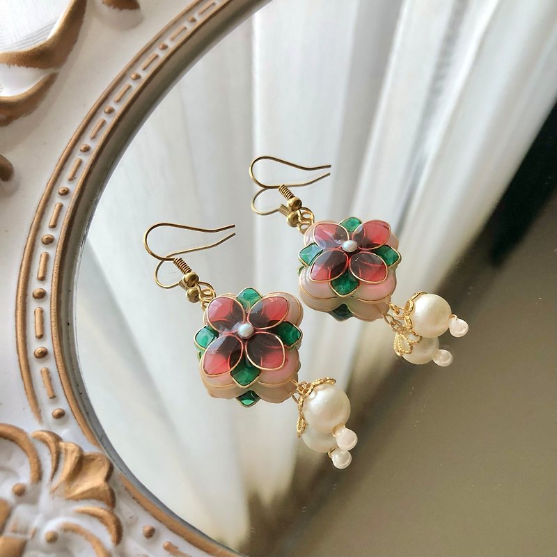 [Christmas Limited] Window Flower Impression Earrings [Joy] - Earrings & Clip-ons - Resin Multicolor