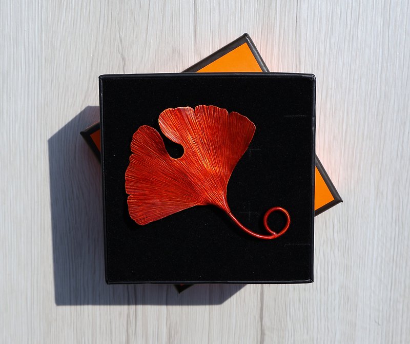 [Customized] Ginkgo leaf pendant/key ring Bronze hand-forged gift - Keychains - Copper & Brass Red