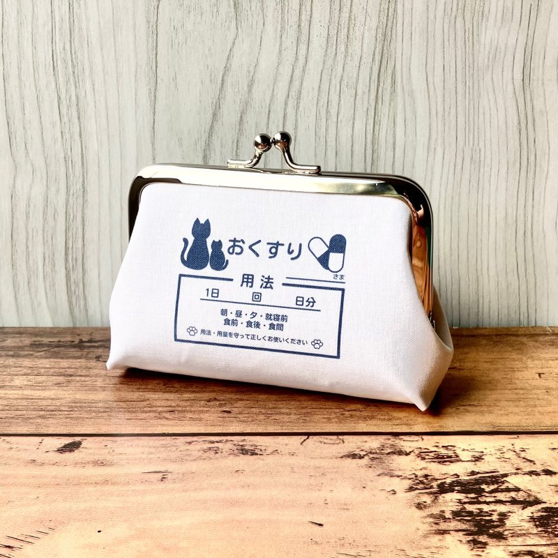 【Made-to-order】cat silhouette coin purse compact card size meow meow clinic - Knitting, Embroidery, Felted Wool & Sewing - Other Metals White