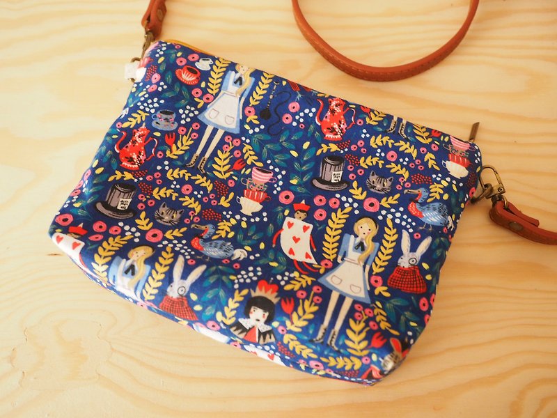 Handmade tote bag handbag canvas bag shopping bag Cat Kitten canvas tote bag - Messenger Bags & Sling Bags - Cotton & Hemp Blue