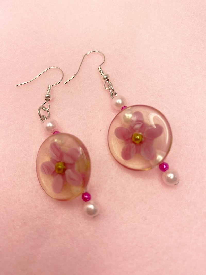 其他材質 耳環/耳夾 粉紅色 - 【美珠可客製化】粉紅小花標本 串珠 鈕扣 針式耳環
