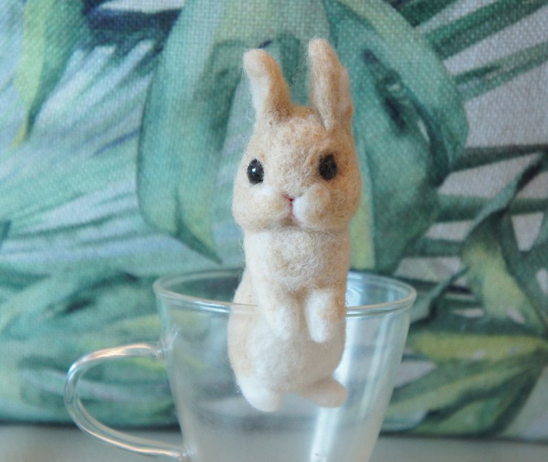 Wool felt standing empty rabbit ornament/keychain customization - ที่ห้อยกุญแจ - ขนแกะ ขาว