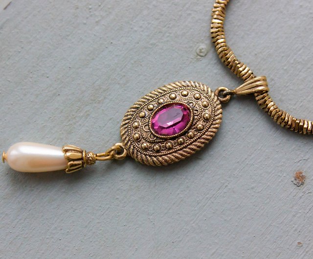 Details about   Vintage 1928 Gold Tone Chain Pink Acrylic Chandelier Beaded Pendant Necklace 