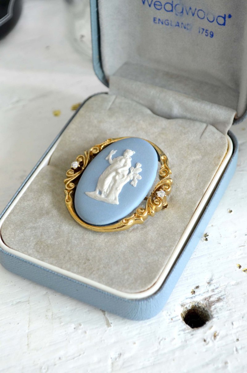 Wedgwood England 英國老牌浮雕女神胸針附吊墜 鍍24K金保色持久 - 徽章/別針 - 其他金屬 藍色