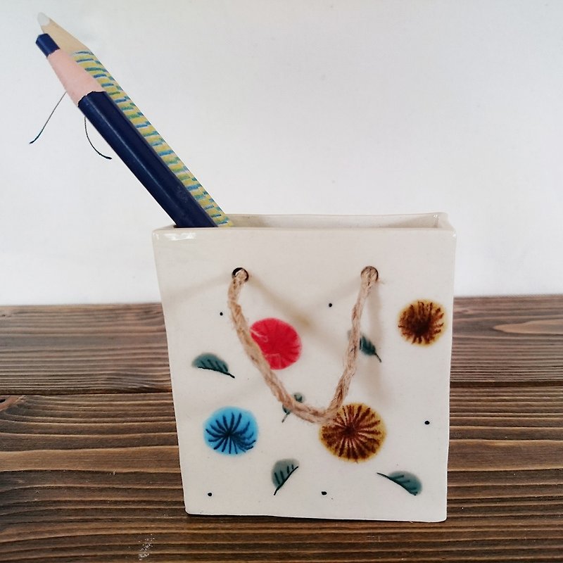 Hand-painted bag shape fruit fork box / pen holder - กล่องใส่ปากกา - เครื่องลายคราม 