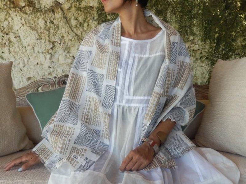 Woodblock print / soft cotton shawl - Scarves - Cotton & Hemp White