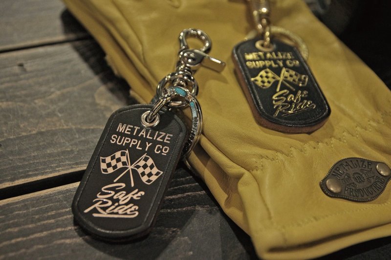 【METALIZE】Safe Ride hot stamping leather keychain - Keychains - Genuine Leather 