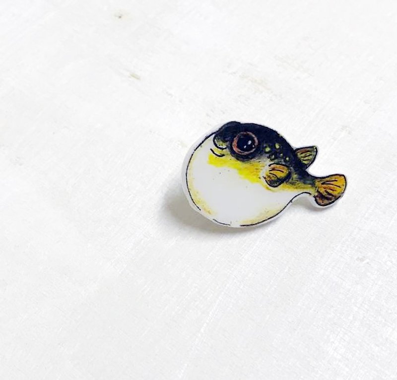 Puffer fish round / metal pin - Brooches - Acrylic 