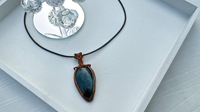 230130 wire wrapping blue Stone Bronze wrapping pendant - Necklaces - Copper & Brass Blue