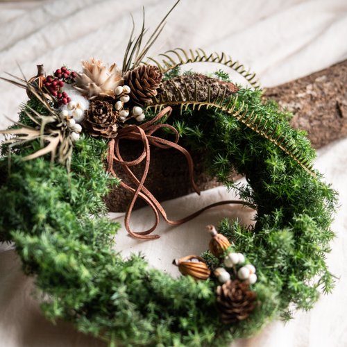 森の中を歩く - クリスマスリース - ショップ growwildflorist