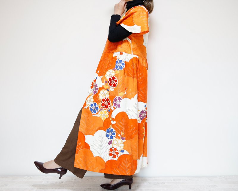 KIMONO Wrapped Dress'n Coat -着物を使った2Wayドレスコート 1点ものです 着物リメイク - 洋裝/連身裙 - 絲．絹 橘色