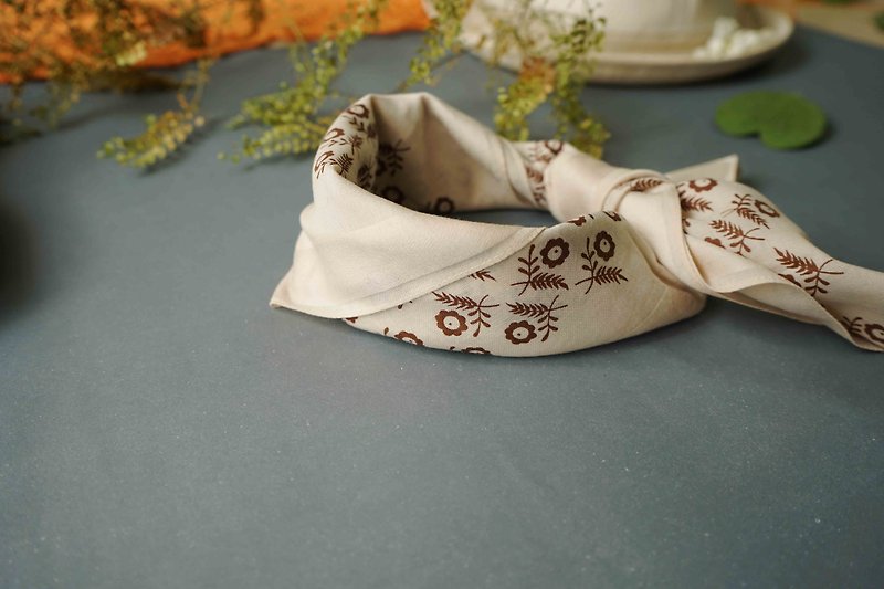 European groceries-beige vintage flower print antique scarf - ผ้าพันคอ - ผ้าไหม ขาว