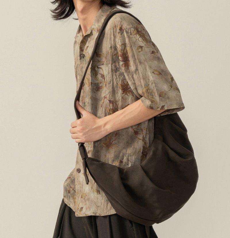 【Original Design】3D Pleated Croissant Bag / Suede Shoulder Bag / Hobo Bag - Messenger Bags & Sling Bags - Other Materials Multicolor