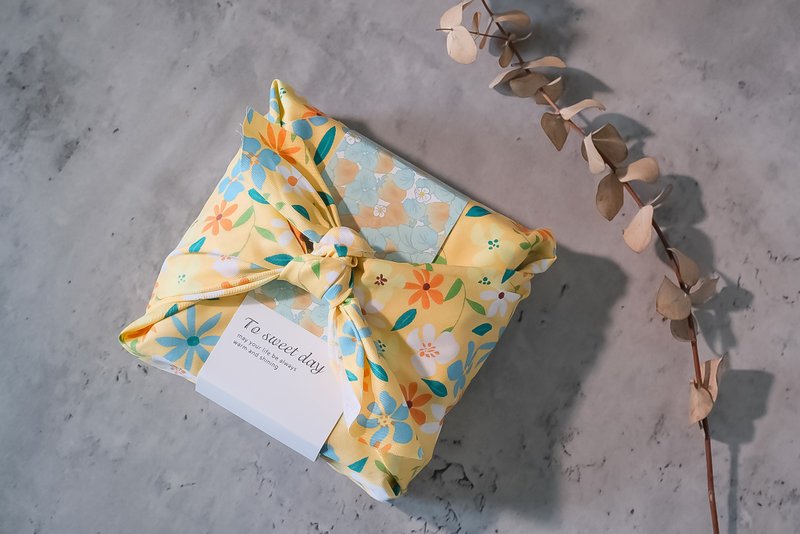 【禾果】小春日和日系包巾綜合果乾禮盒-黃色小花 - 水果乾 - 棉．麻 黃色