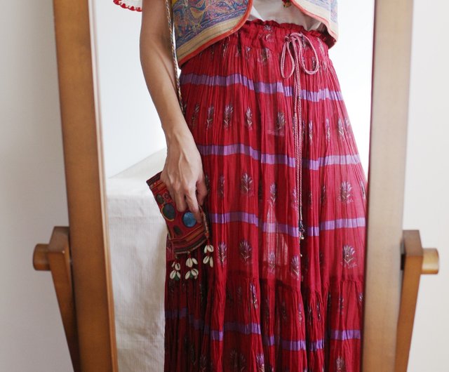スカート Hungarian vintage embroidery skirt Traditional Hungarian handmade Black and purple embroidery