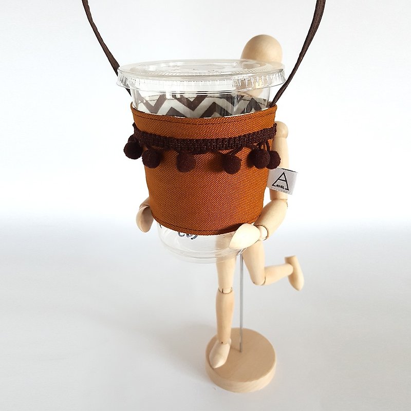 Warm caramel brown hairball fringed drink cup bag - ถุงใส่กระติกนำ้ - ผ้าฝ้าย/ผ้าลินิน สีนำ้ตาล