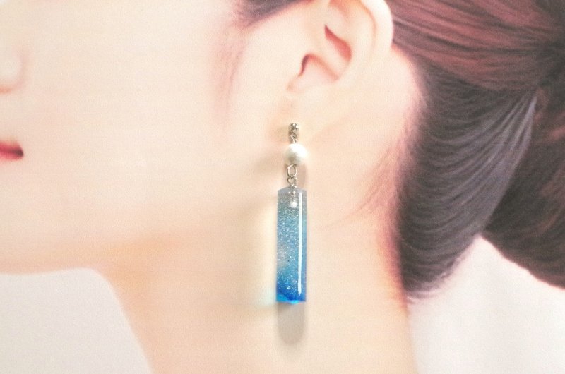 Resin Art Cylinder Earrings - Beach - ต่างหู - เรซิน สีน้ำเงิน