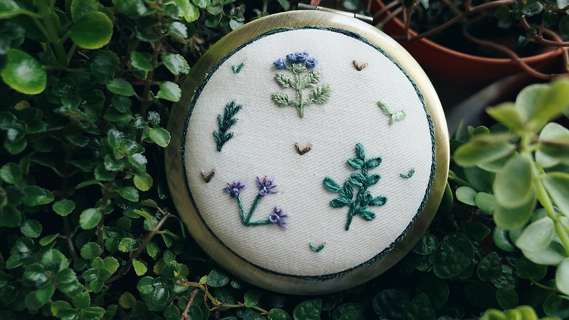 งานปัก ที่เก็บนามบัตร สีเขียว - Herb Garden Embroidery | Hand-stitched Compact Mirror | Christmas Gift