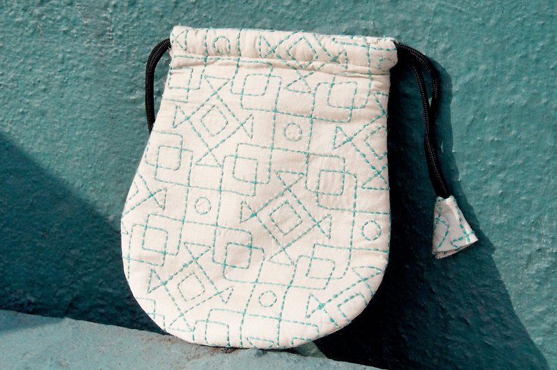 Valentine's Day gift limited one hand-embroidered storage bag / ethnic style bag / kit bag / cosmetic bag / mobile phone bag / clutch bag-geometric totem embroidery totem - Clutch Bags - Cotton & Hemp White
