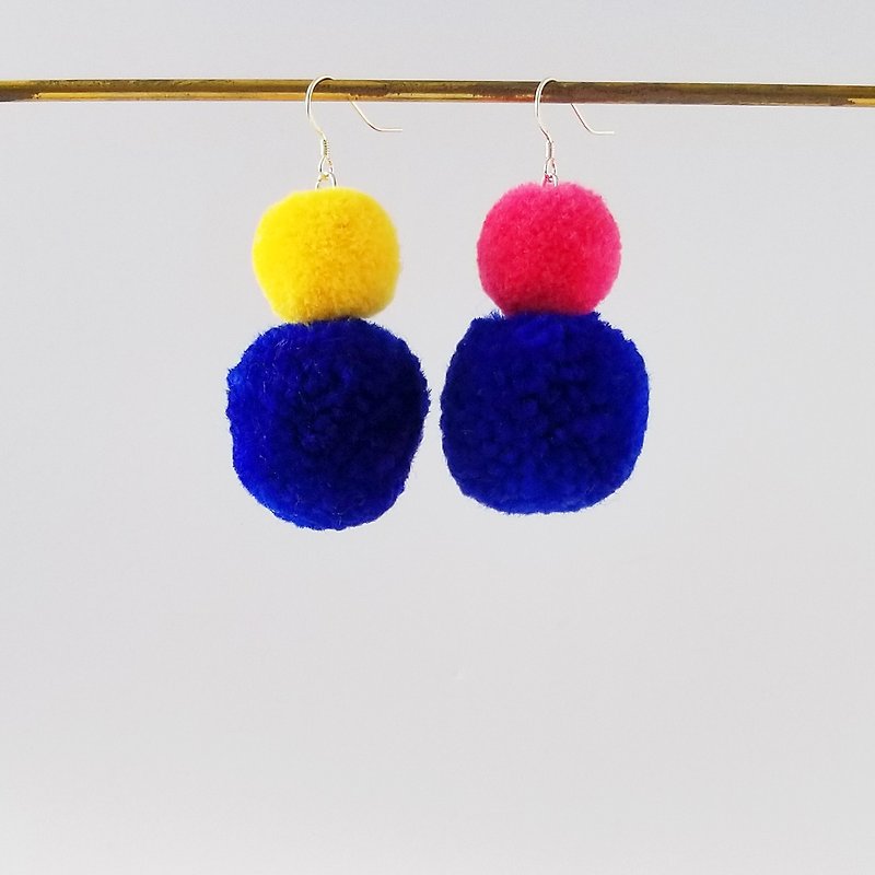 Twin pom pom (yellow/ pink blue) earring - ต่างหู - ผ้าฝ้าย/ผ้าลินิน สีน้ำเงิน