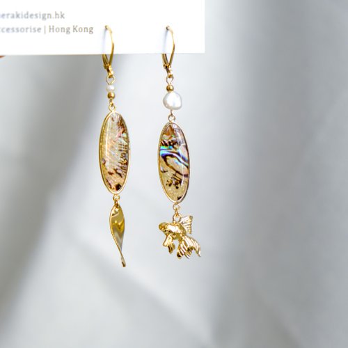 meraki design Ula | 天然貝殼片金魚垂墜耳環 | 觀賞魚 日本進口