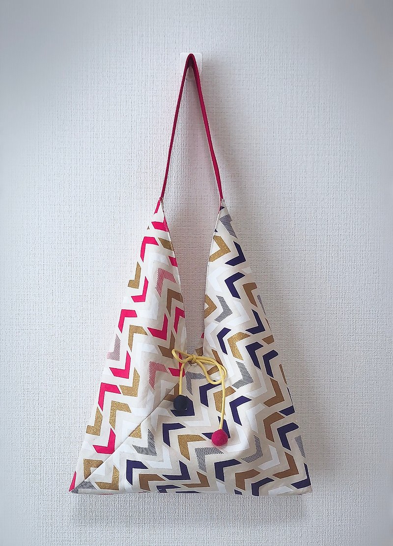 日式粽形側背包/大尺寸/箭頭圖案/白紅拼接 - 側背包/斜孭袋 - 棉．麻 多色