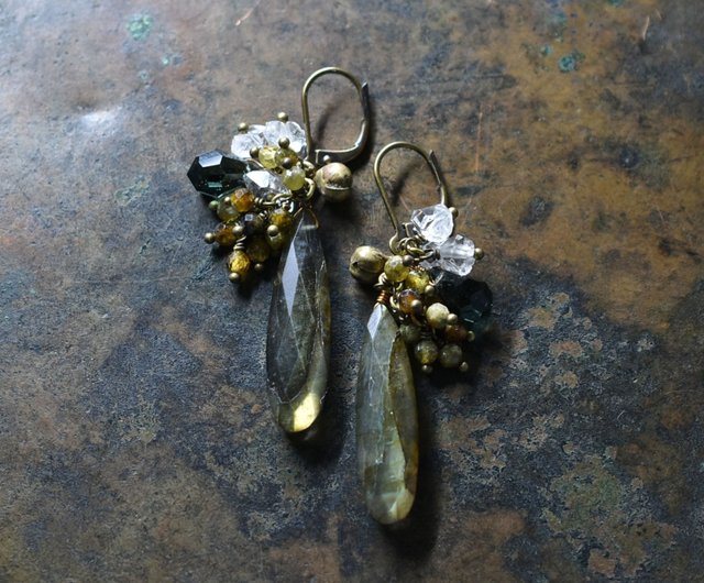 【B】マーキスカットのブラックラブラドライトとラブラドライトとアメジストのピアス B】マーキスカットのブラックラブラドライトとラブラドライトと