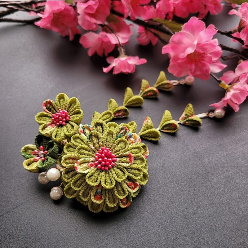 【つまみJointwork】Matcha spring color-big chrysanthemum spikelet flower clip-set of two - Hair Accessories - Polyester Green