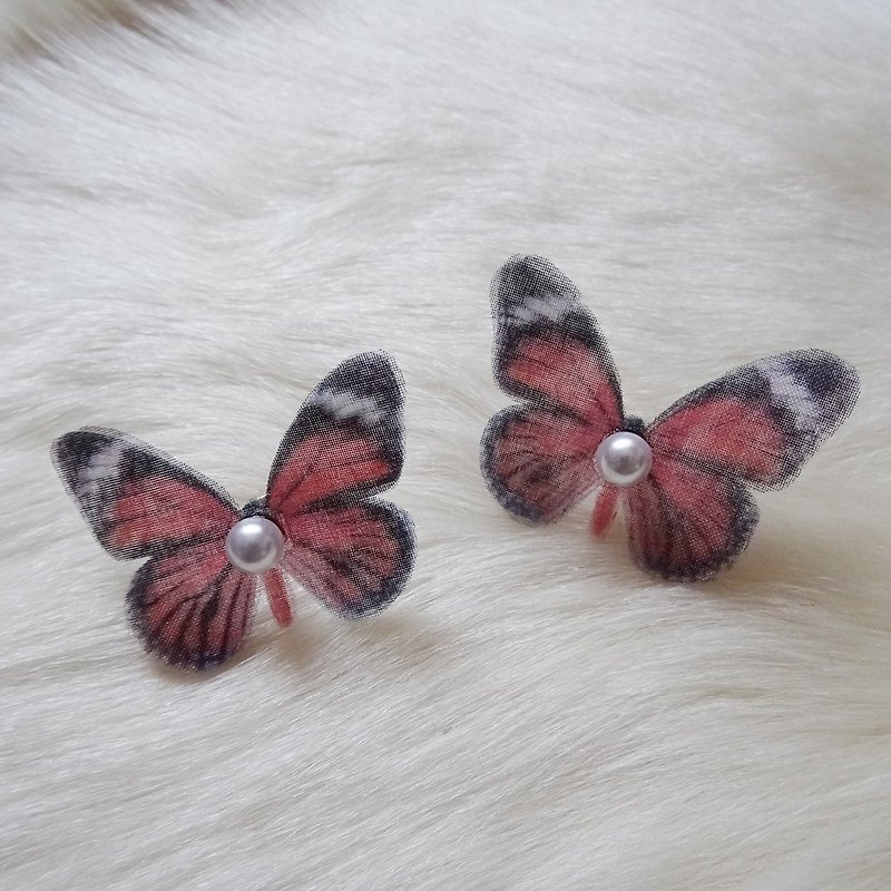 Butterfly x Pearl Earring / Red Harajuku kawaii tokyo girly - ต่างหู - ผ้าไหม สีแดง