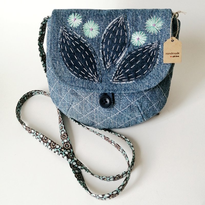 Mini denim handmade hand embroidered purse, small crossbody bag, womens handbag - 側背包/斜背包 - 棉．麻 