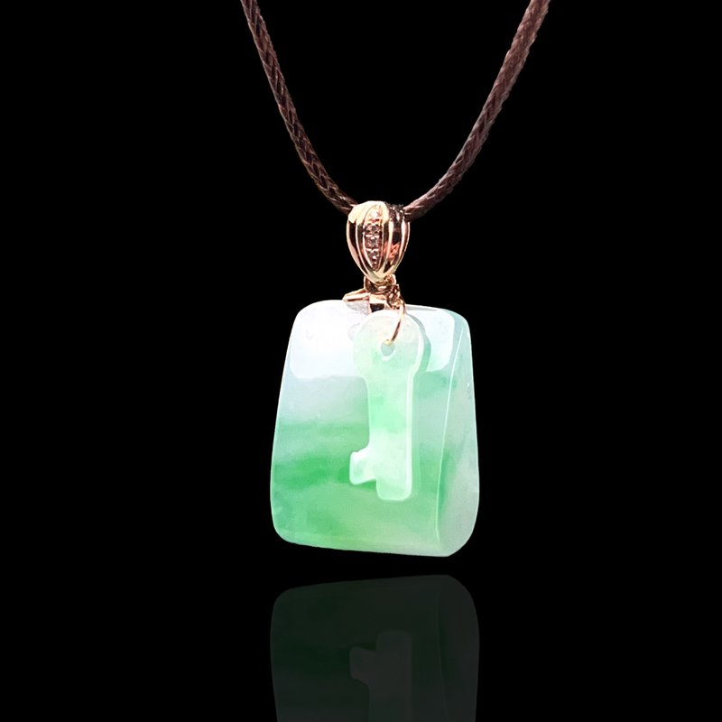 冰種飄金絲陽綠鑰匙項鍊18K金墜頭| 天然緬甸玉翡翠A貨| 送禮 - 項鍊 - 玉石 綠色