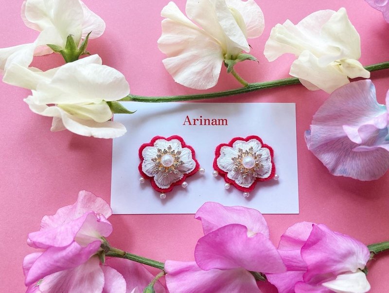 刺繍アクセサリー　イヤリングorピアス　- Frill - cherry red - 耳環/耳夾/耳骨夾 - 繡線 紅色