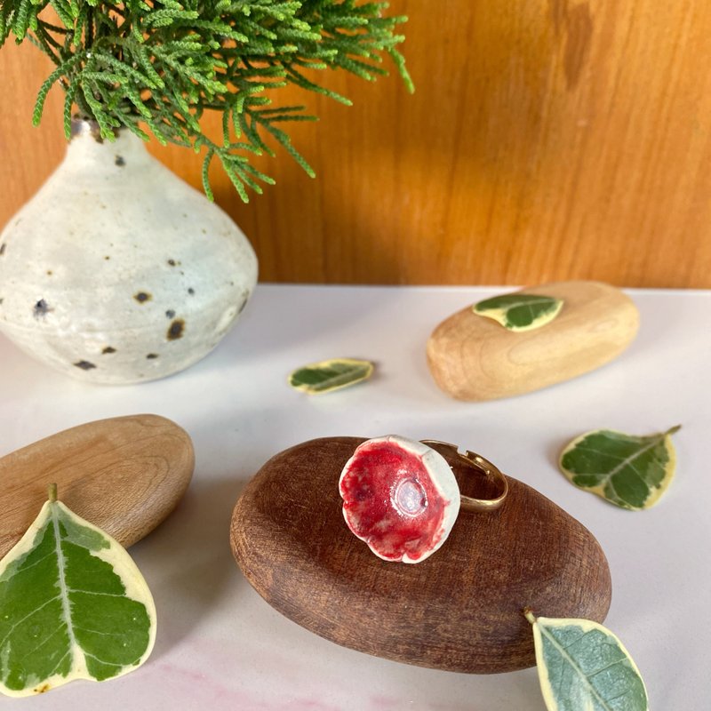 Flower Ring/ Ceramic / jewelry - 戒指 - 陶 白色
