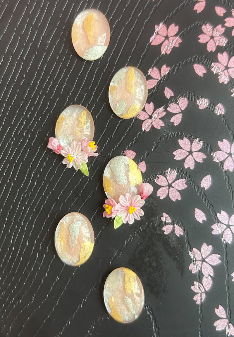 2025櫻系列 手繪寶石風櫻花枝耳環 細工布花 - 耳環/耳夾/耳骨夾 - 其他人造纖維 粉紅色
