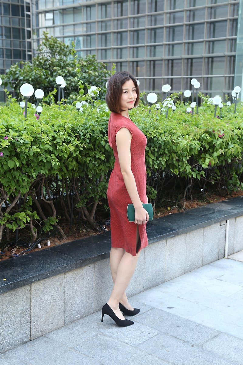 新款红色绢丝香云纱连衣裙 古典 大方 - 連身裙 - 絲．絹 紅色