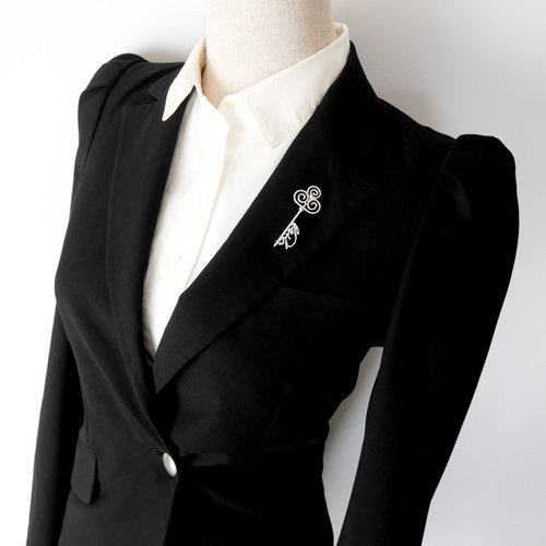 Veilの鍵ブローチ【by Veil】 - ショップ ARAMA TOKYO ブローチ - Pinkoi