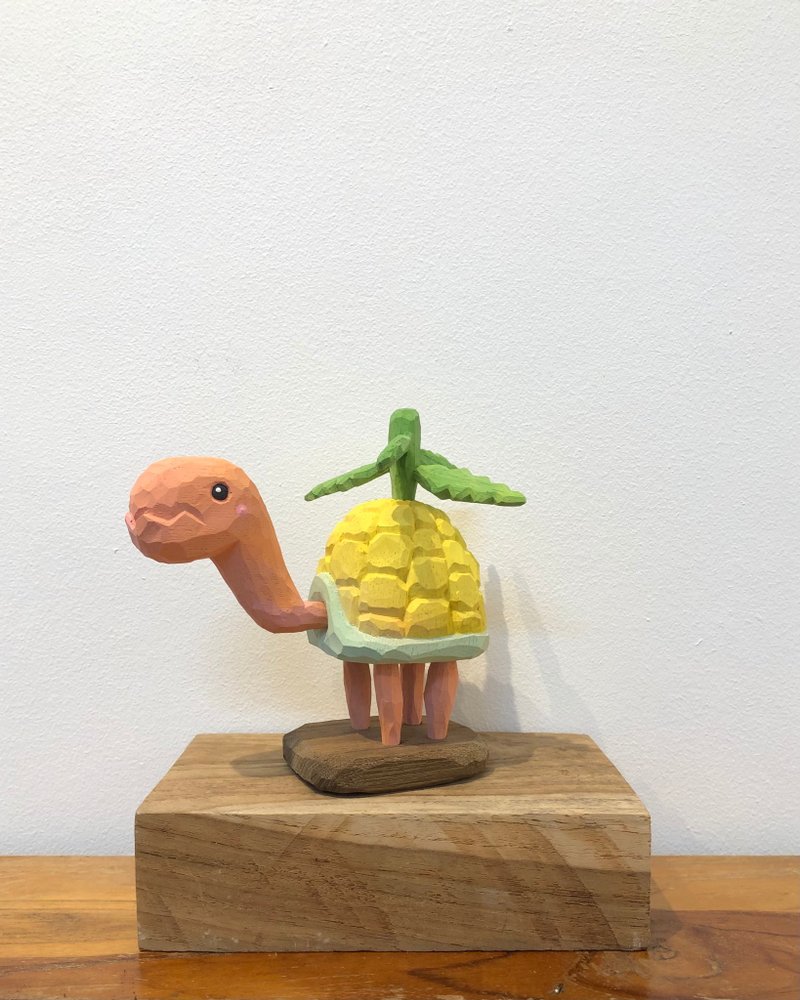Pineapple turtle - 擺飾/家飾品 - 木頭 