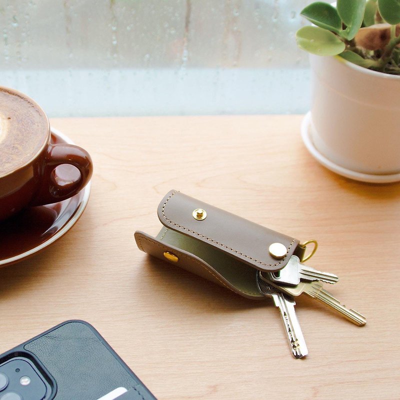真皮 鑰匙圈/鑰匙包 卡其色 - SIDECAR 可掛式皮革滑動鑰匙包 | 客製刻名禮物 (大象灰)
