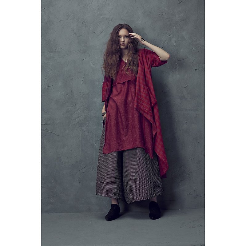 1802A0201V collar texture vest - เสื้อกั๊กผู้หญิง - ผ้าฝ้าย/ผ้าลินิน สีแดง